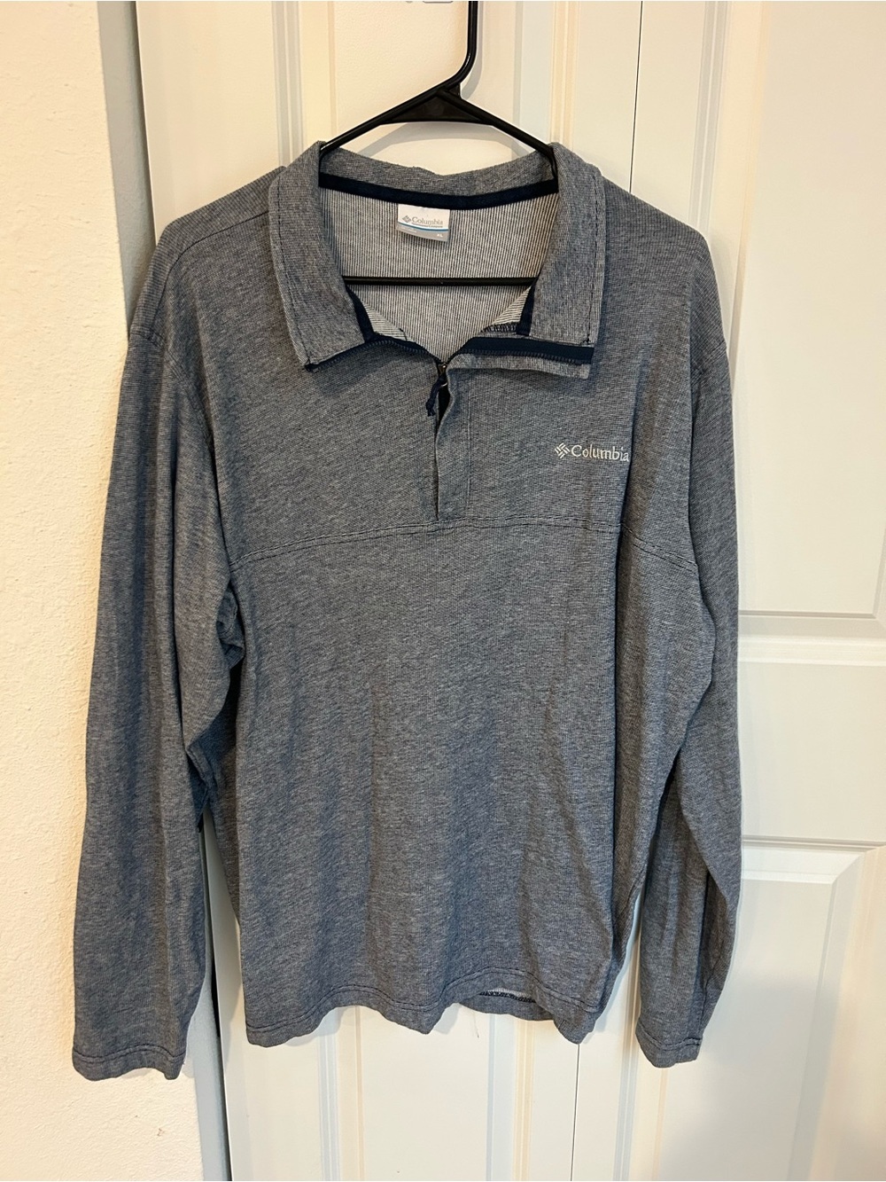 Columbia Men's Heather Gray Quarter-Zip Pullover with Navy Trim